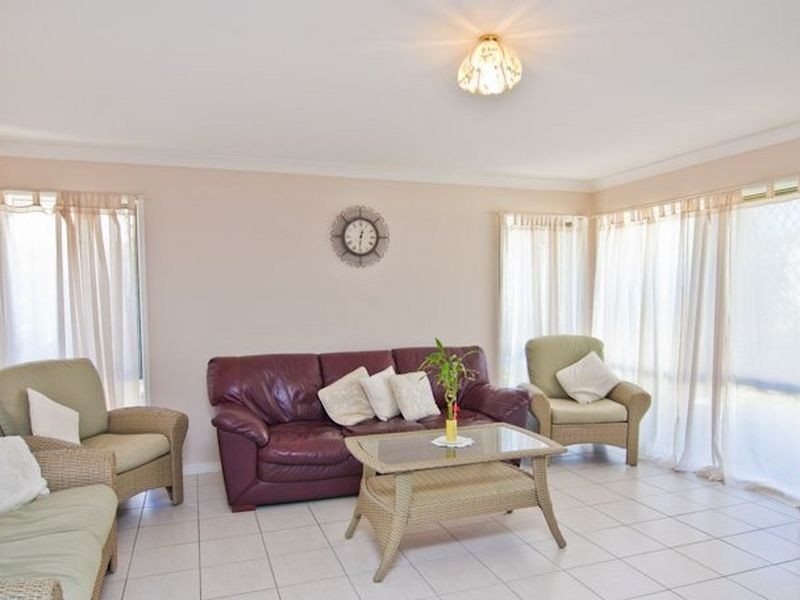 6 Weeroona Ave, Beachmere QLD 4510