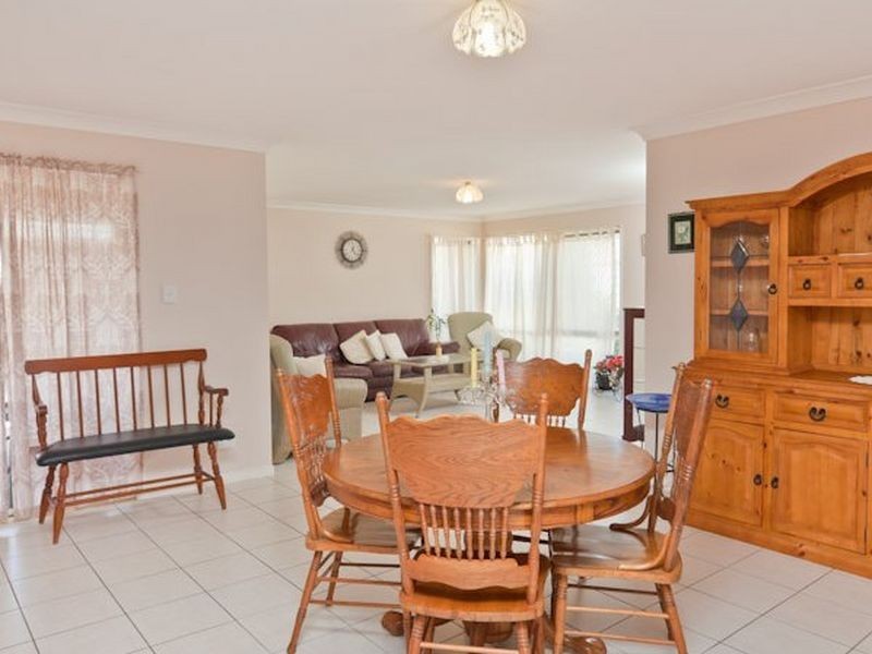 6 Weeroona Ave, Beachmere QLD 4510