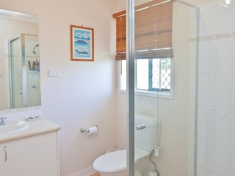 6 Weeroona Ave, Beachmere QLD 4510