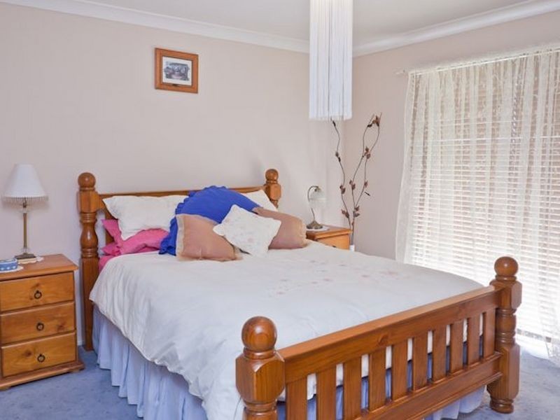 6 Weeroona Ave, Beachmere QLD 4510