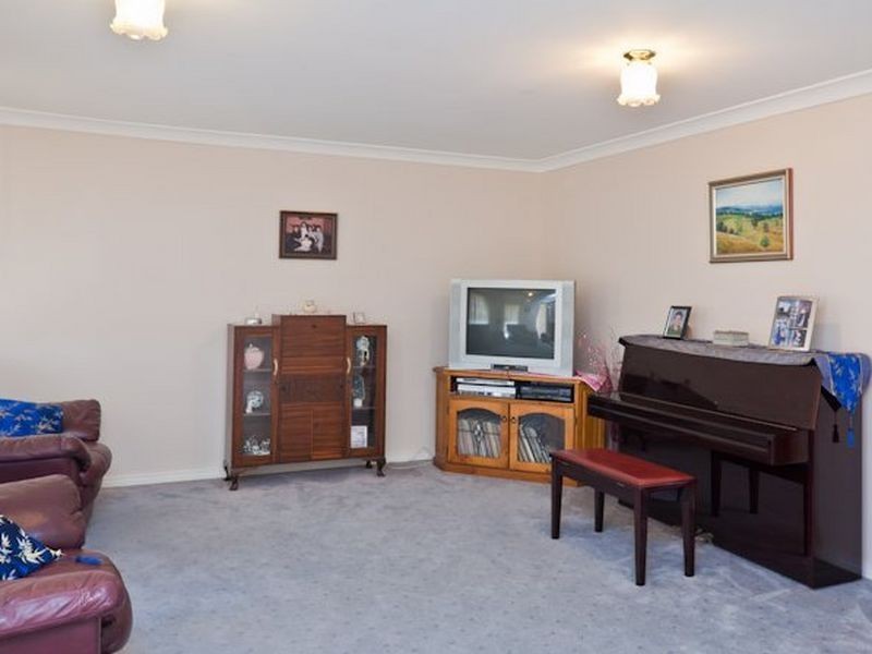 6 Weeroona Ave, Beachmere QLD 4510