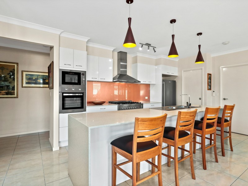 14 Sinclair Place, Ningi QLD 4511