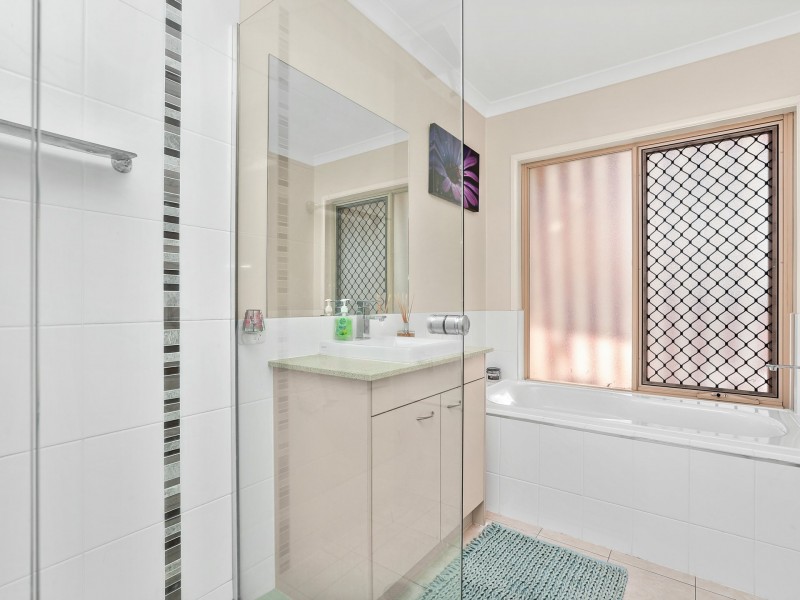 14 Sinclair Place, Ningi QLD 4511