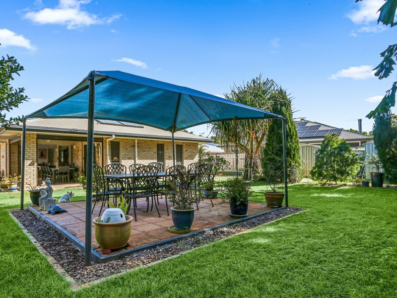 14 Sinclair Place, Ningi QLD 4511