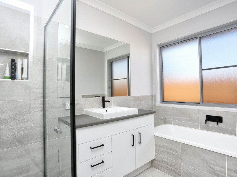 33 Water Gum Crescent, Ningi QLD 4511