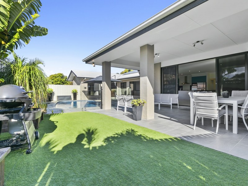5 Mainbrace Court, Banksia Beach QLD 4507