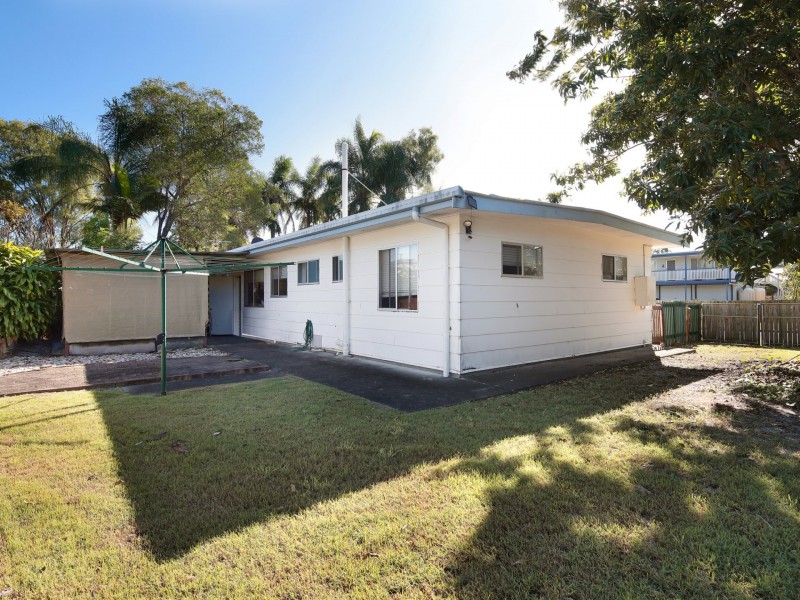 18 Dwyer Street, Beachmere QLD 4510