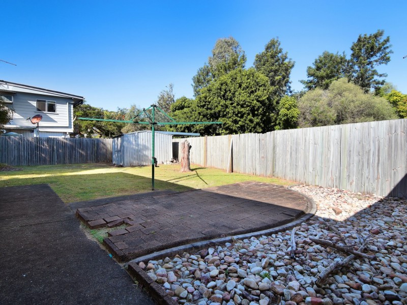 18 Dwyer Street, Beachmere QLD 4510