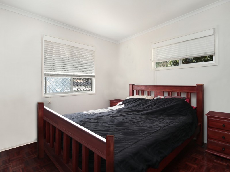 18 Dwyer Street, Beachmere QLD 4510