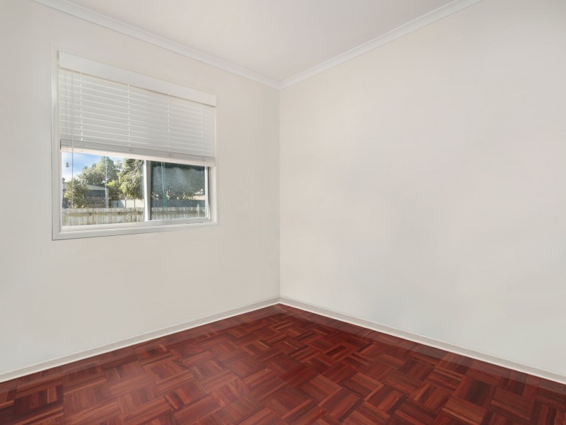 18 Dwyer Street, Beachmere QLD 4510