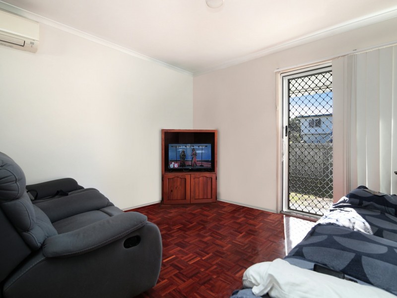 18 Dwyer Street, Beachmere QLD 4510