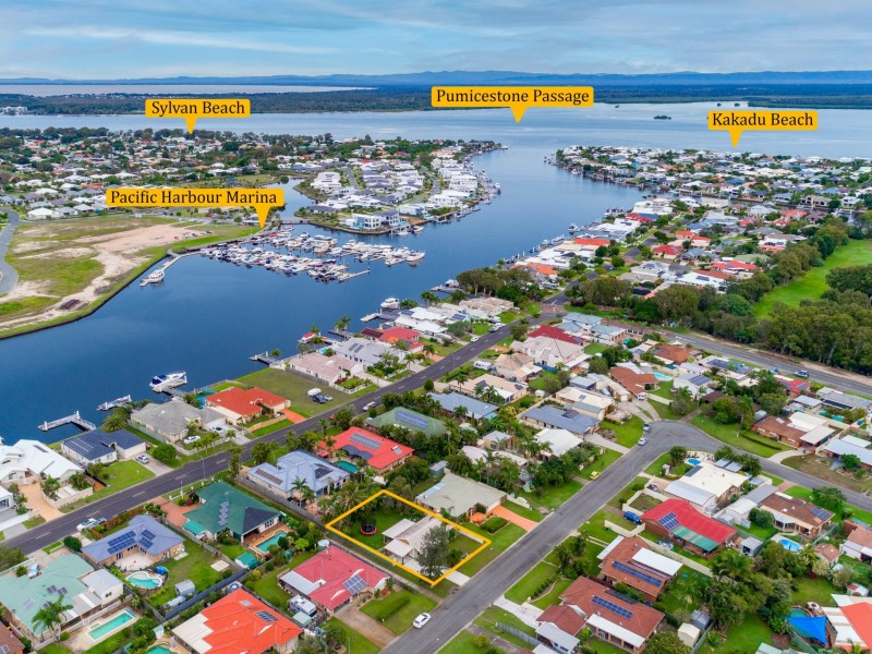 27 Hawaii Crescent, Banksia Beach QLD 4507