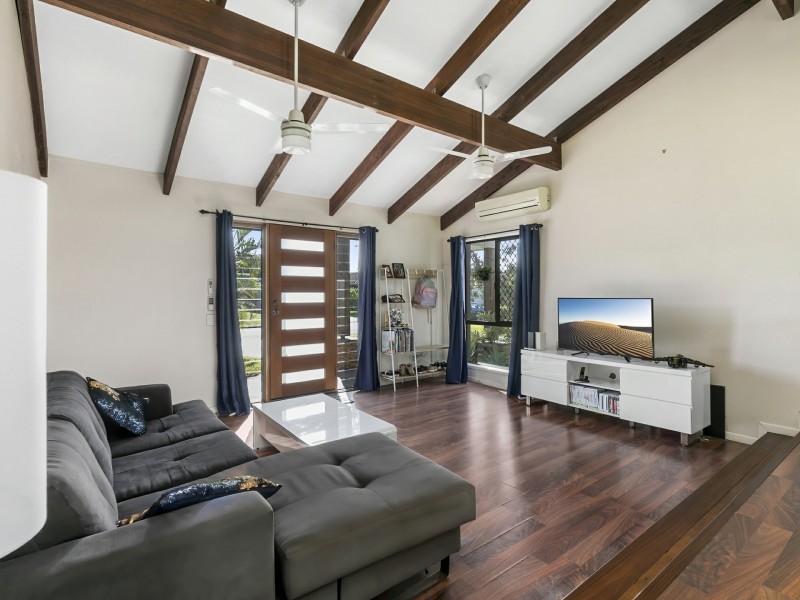 27 Hawaii Crescent, Banksia Beach QLD 4507