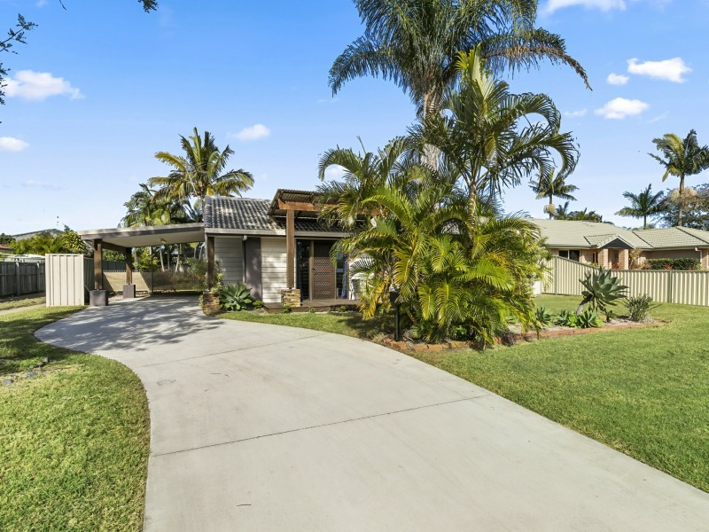 27 Hawaii Crescent, Banksia Beach QLD 4507