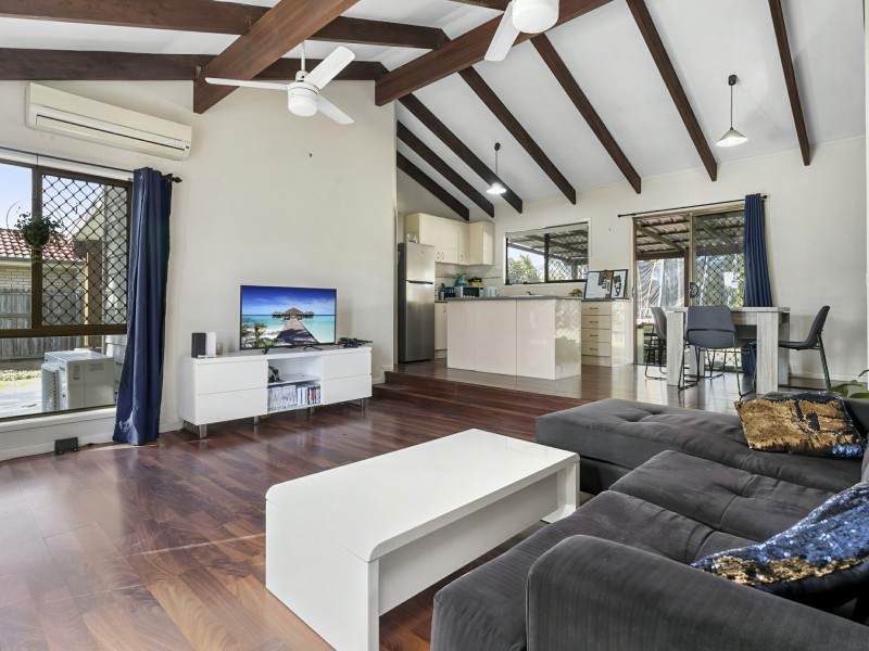 27 Hawaii Crescent, Banksia Beach QLD 4507