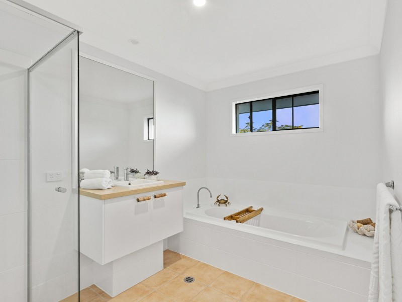 38 Vanillalily Close, Banksia Beach QLD 4507
