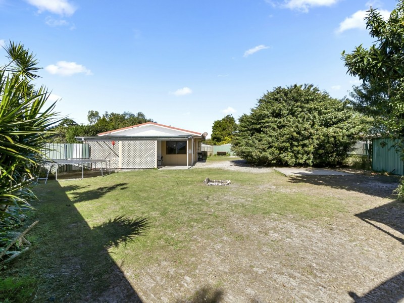 4 Charles Crescent, Beachmere QLD 4510