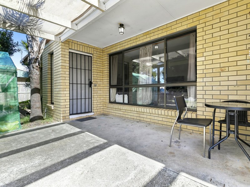 4 Charles Crescent, Beachmere QLD 4510