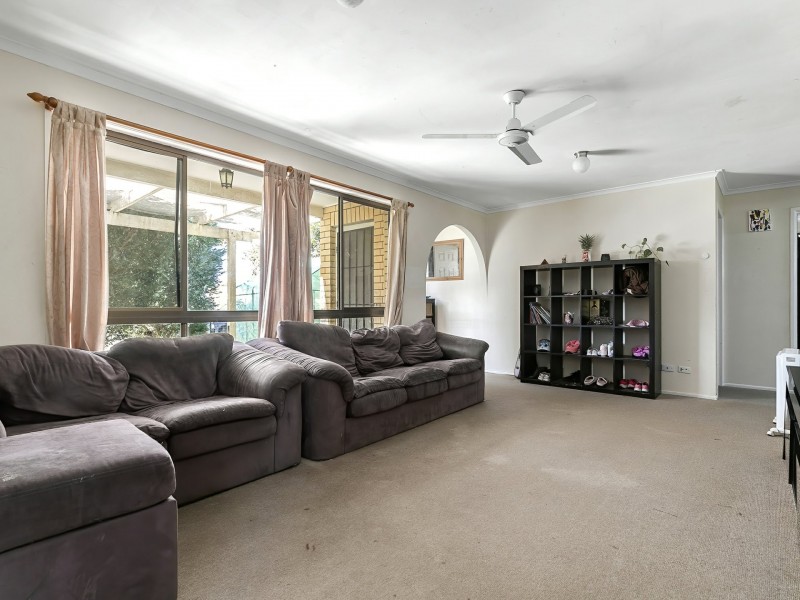 4 Charles Crescent, Beachmere QLD 4510