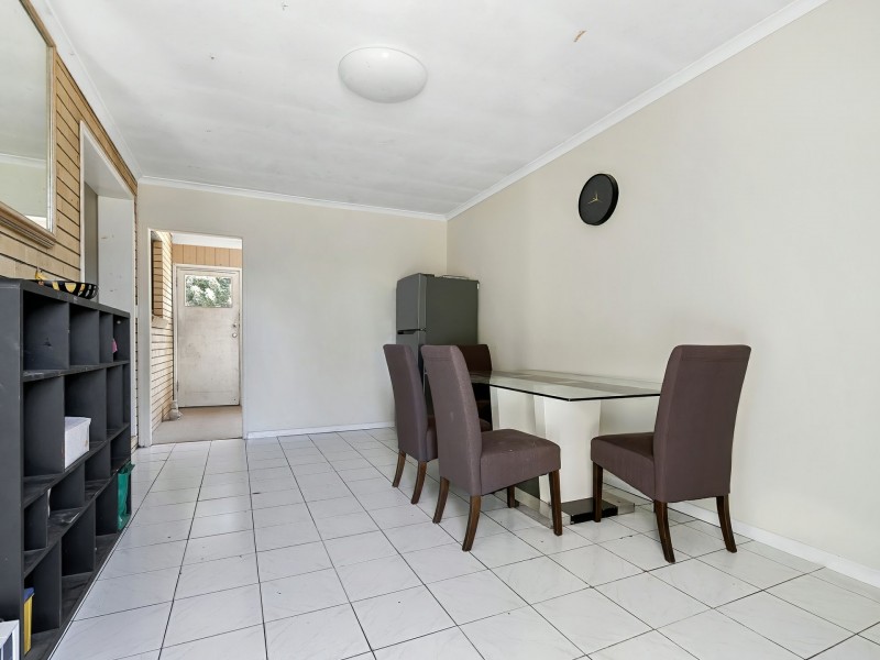 4 Charles Crescent, Beachmere QLD 4510