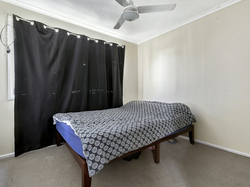 4 Charles Crescent, Beachmere QLD 4510