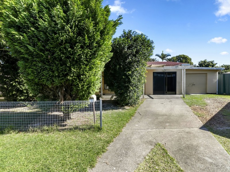 4 Charles Crescent, Beachmere QLD 4510