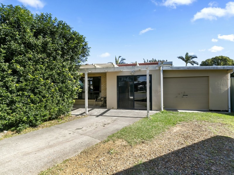 4 Charles Crescent, Beachmere QLD 4510