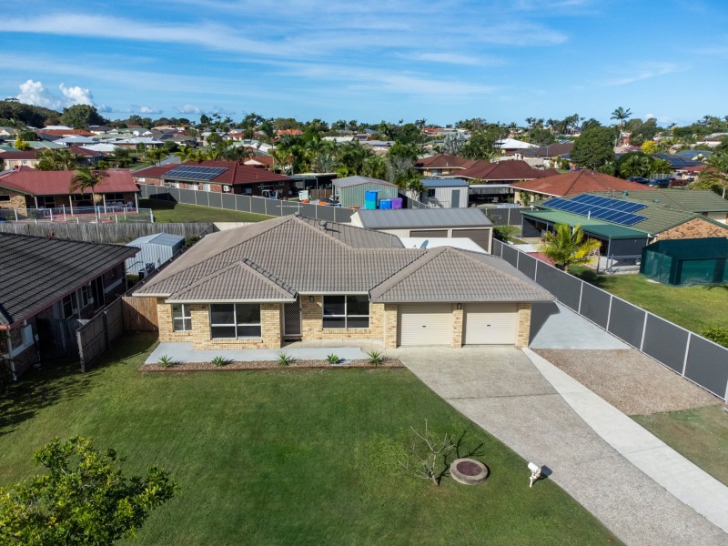 8 Bream Court, Sandstone Point QLD 4511