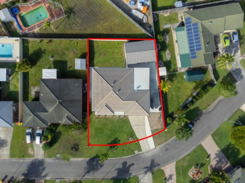 8 Bream Court, Sandstone Point QLD 4511