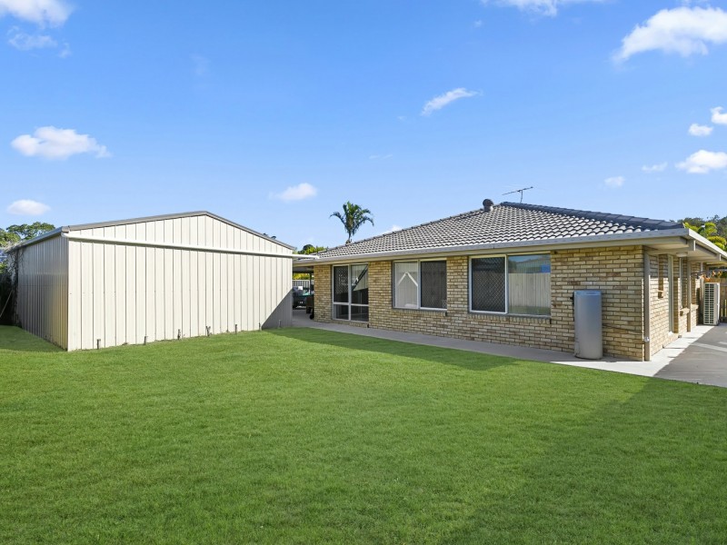 8 Bream Court, Sandstone Point QLD 4511