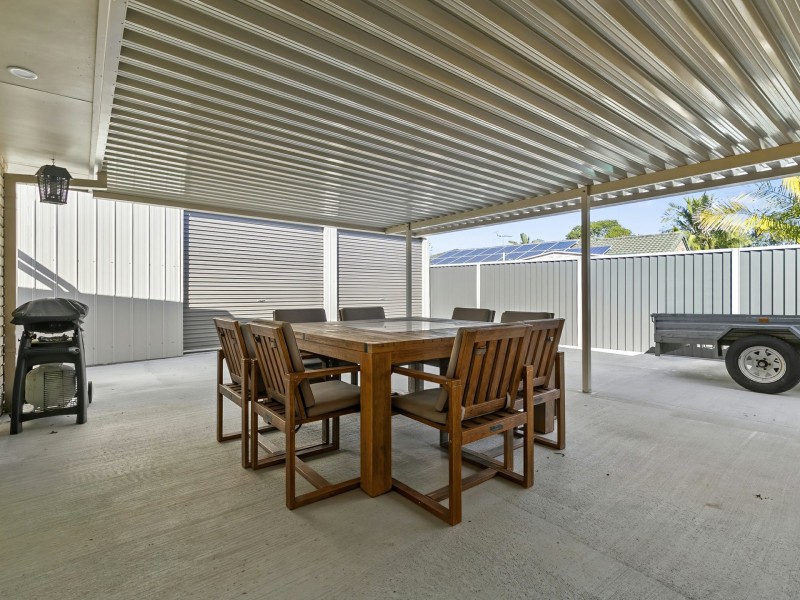 8 Bream Court, Sandstone Point QLD 4511