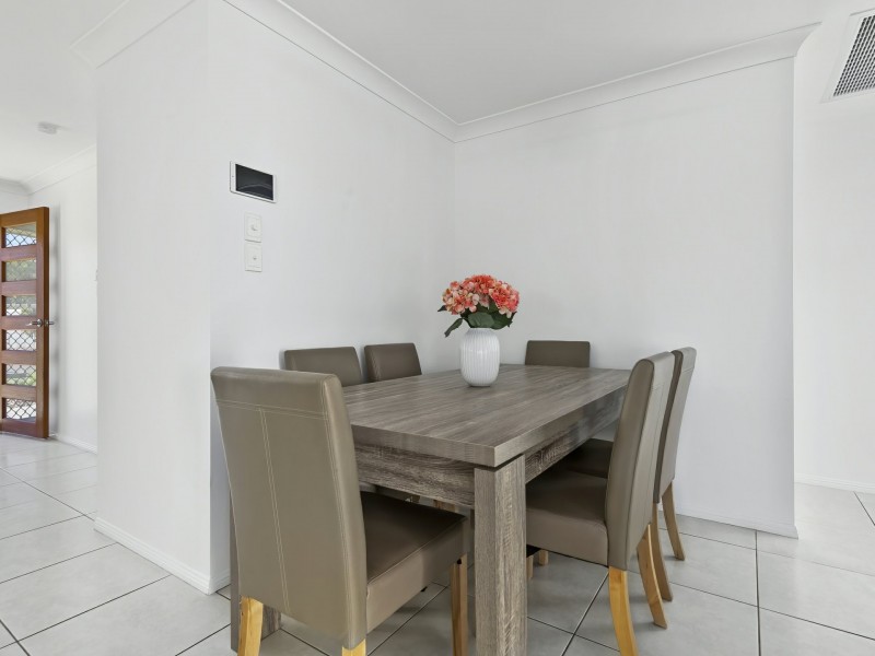 8 Bream Court, Sandstone Point QLD 4511