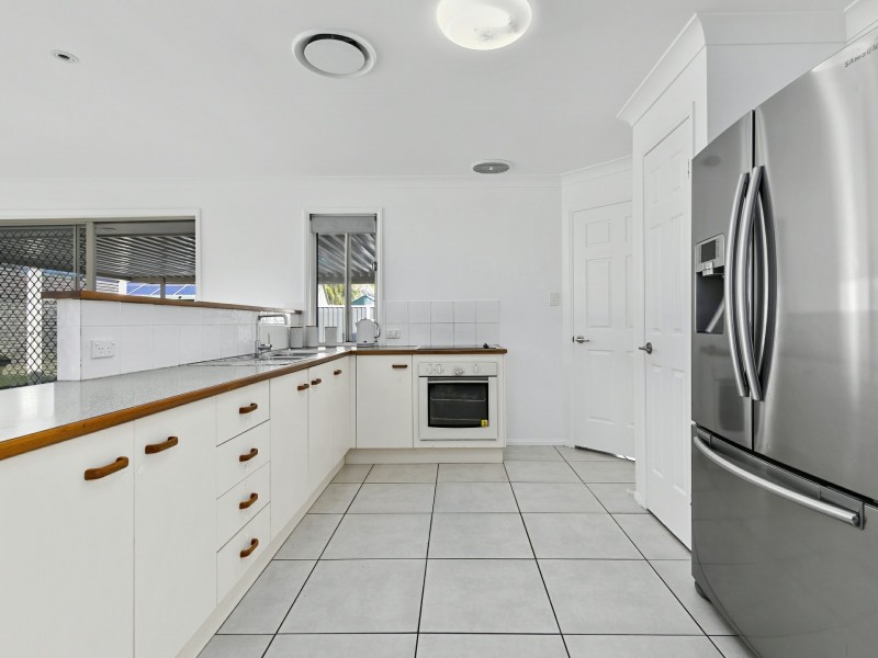 8 Bream Court, Sandstone Point QLD 4511