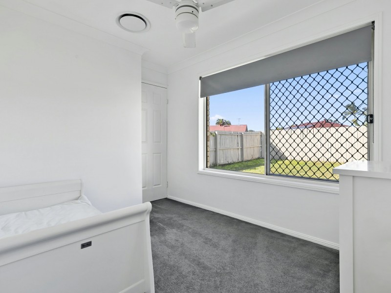 8 Bream Court, Sandstone Point QLD 4511