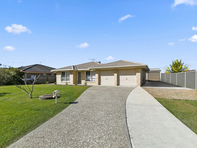 8 Bream Court, Sandstone Point QLD 4511