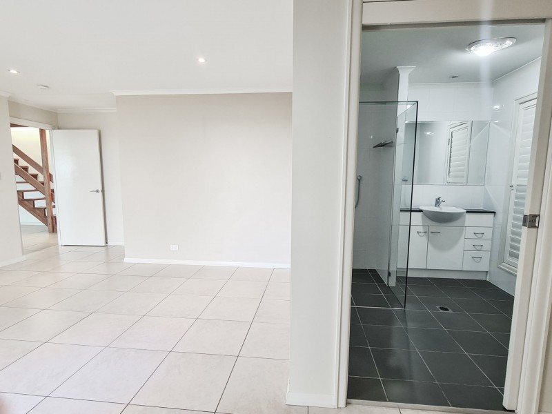 33 Biggs Avenue, Beachmere QLD 4510
