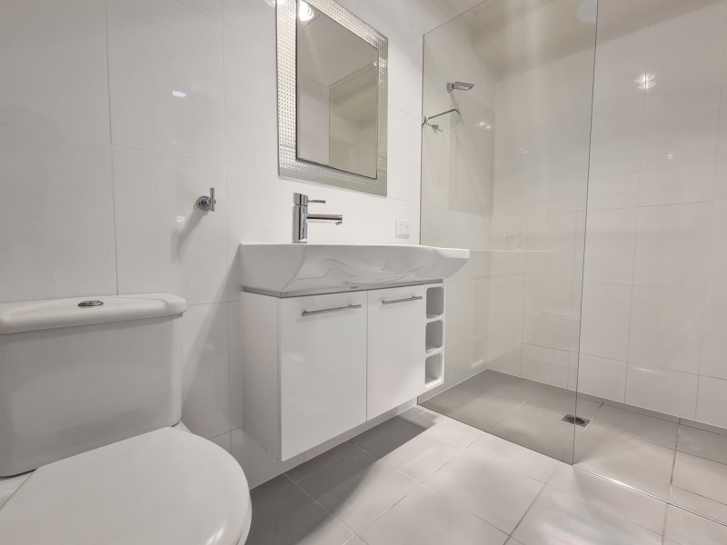33 Biggs Avenue, Beachmere QLD 4510