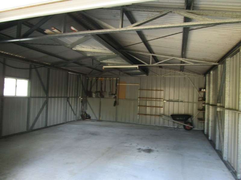 33 Biggs Avenue, Beachmere QLD 4510