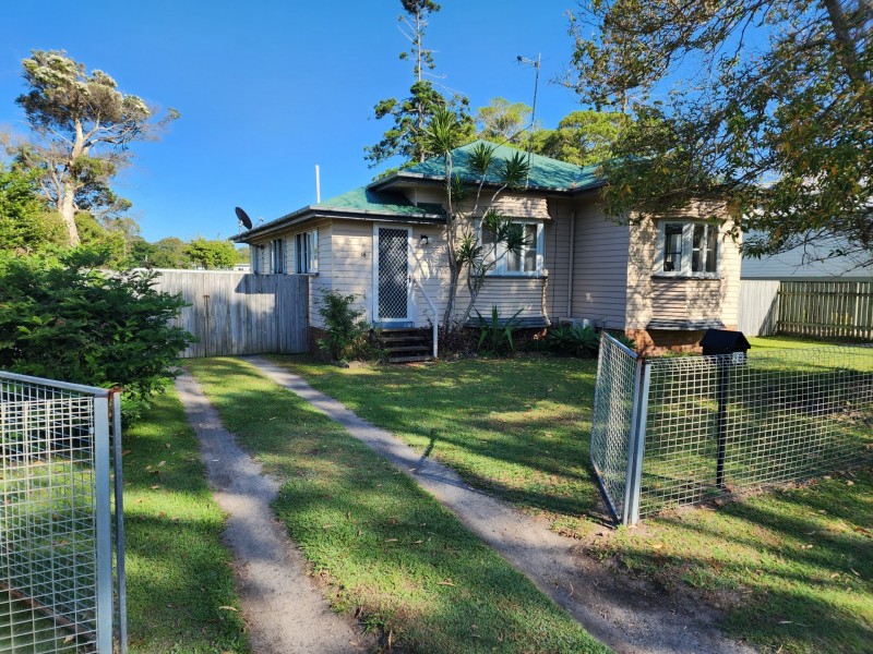 38 Biggs Avenue, Beachmere QLD 4510