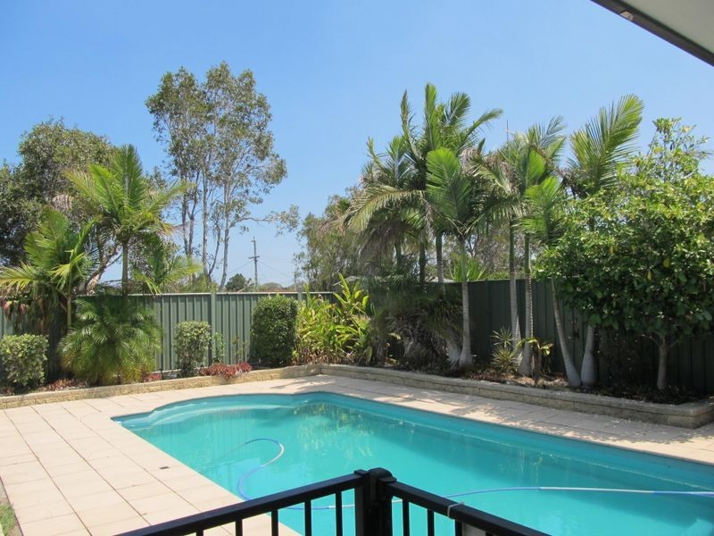 38 Marina Boulevard, Banksia Beach QLD 4507