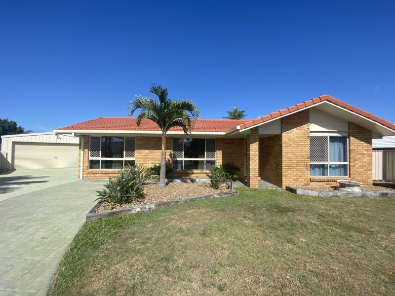 8 Day Place, Sandstone Point QLD 4511