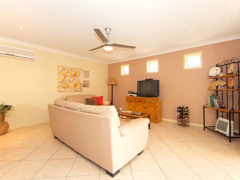 25 Clovelly Place, Sandstone Point QLD 4511