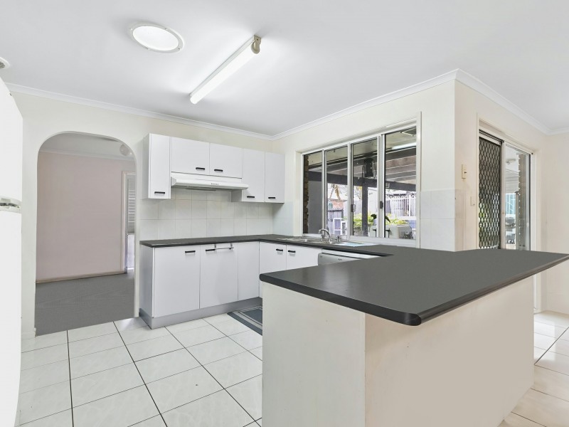 8 Fathom Court, Banksia Beach QLD 4507