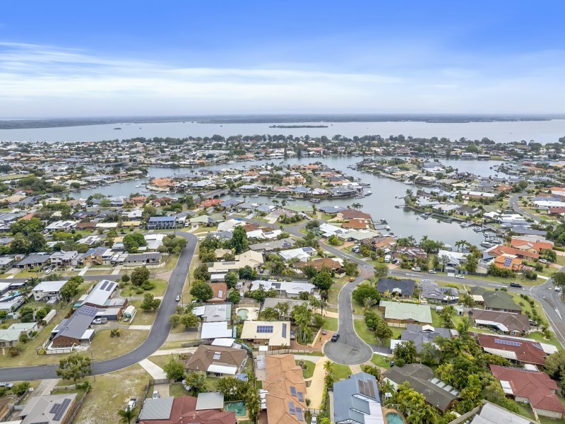 8 Fathom Court, Banksia Beach QLD 4507