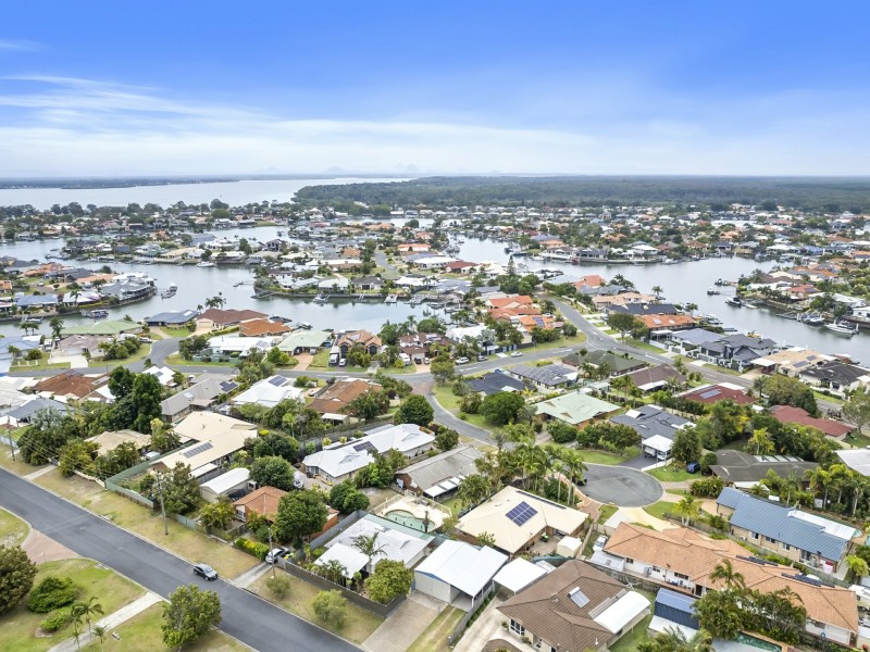 8 Fathom Court, Banksia Beach QLD 4507