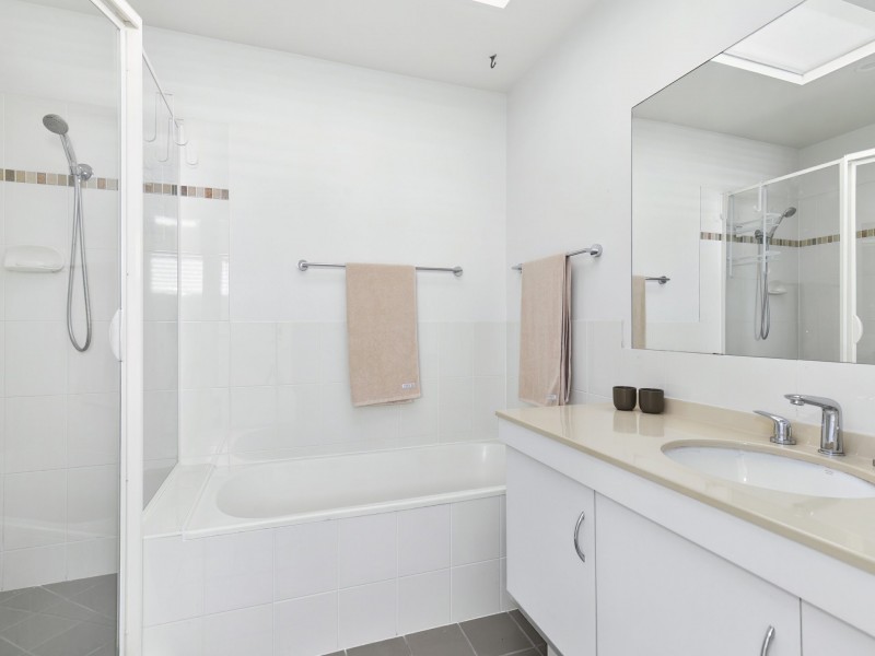 19A/16 Spinnaker Drive, Sandstone Point QLD 4511