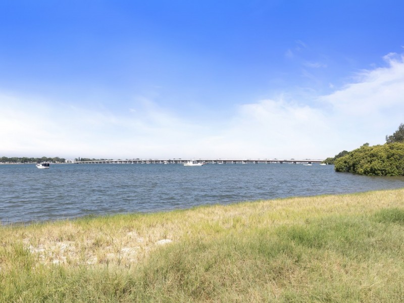19A/16 Spinnaker Drive, Sandstone Point QLD 4511