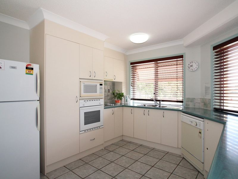 2/1 Links Ct, Woorim QLD 4507