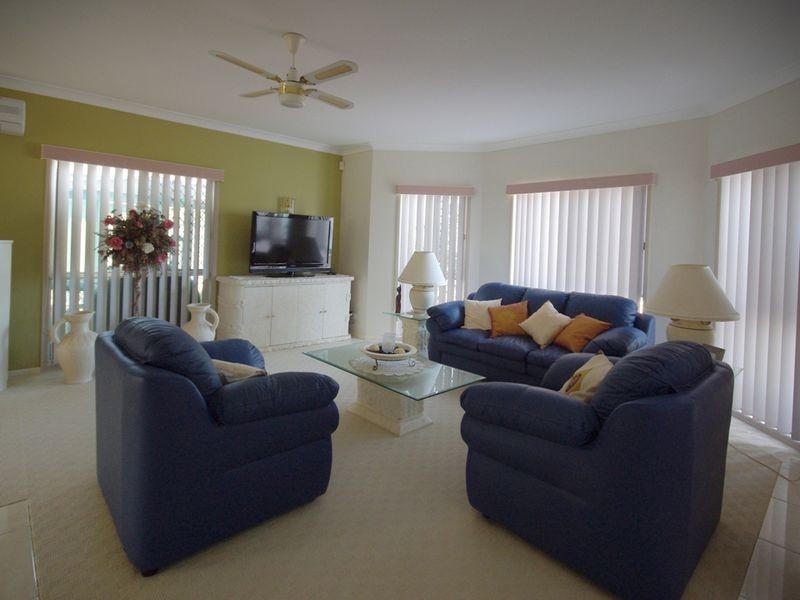 8 Topsail Circuit, Banksia Beach QLD 4507