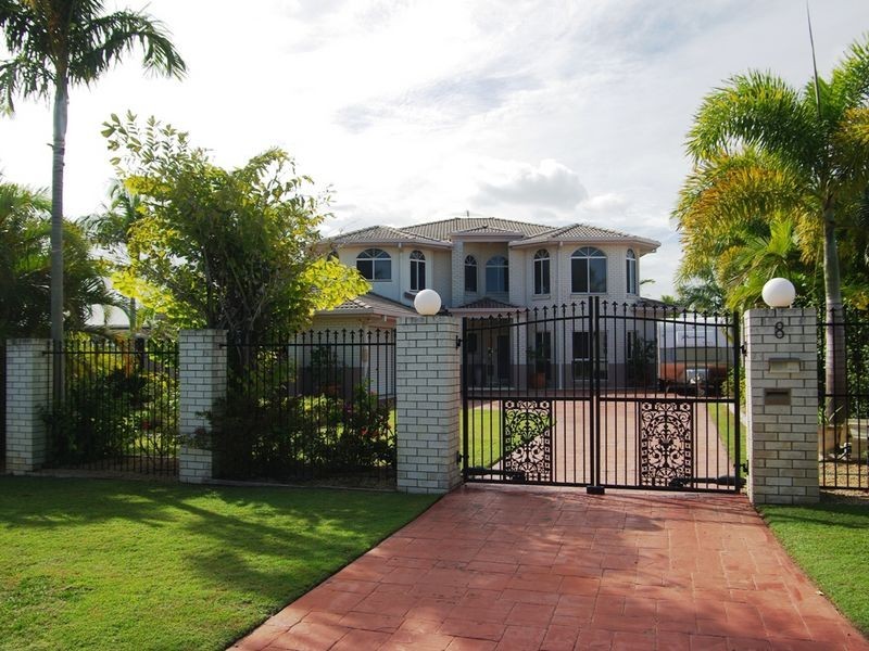8 Topsail Circuit, Banksia Beach QLD 4507